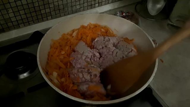 Жареная капуста с мясным фаршем – пошаговый видеорецепт