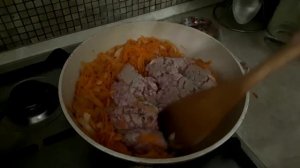 Жареная капуста с мясным фаршем – пошаговый видеорецепт