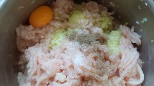 Ешь и худей! На ужин, ПП. Куриные котлеты с кабачком в духовке.
