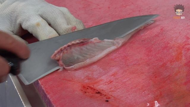 고등어 회 / Sliced of Raw Mackerel - Korean Street Food / 제주 매일올레시장 смотреть онлайн