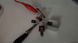 Очень простой инвертор для светодиодной ЛАМПЫ НА 220В. Работает от 1 ВОЛЬТА