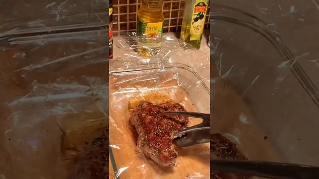 СОЧНЫЙ ВКУСНЫЙ СТЕЙК! Самый вкусный ужин , фирменный рецепт ? смотреть онлайн