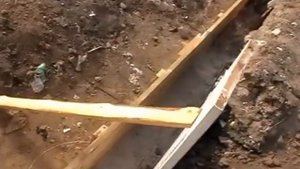 Опалубка в яме на глубине 1.5 метра