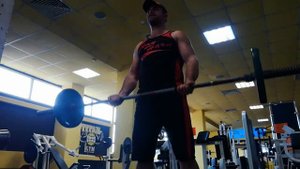 Подъем штанги на бицепс 40 кг