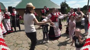 Народный ансамбль казацкой песни "Вольница" на празднике в честь сбора урожая в Медвенском районе