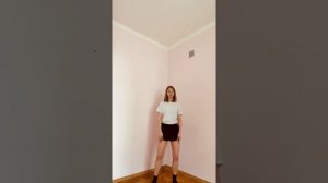 Золотой петух стоит на одной ноге (практика для заземления)