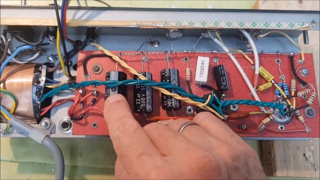 Tube circuit transplant for a 90's Fender Bronco смотреть онлайн