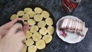 Запеченная в духовке  картошка с салом
