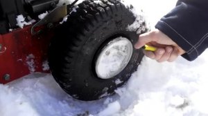 Качаем колесо бензином на снегоуборщике. Inflate Tire With Fire on snowplow
