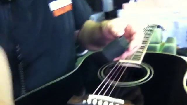 How to Change a Battery in Gibson Acoustic Guitar by Sammy Bones смотреть онлайн