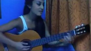 Девушка красиво поёт под гитару | musicismylife.ru