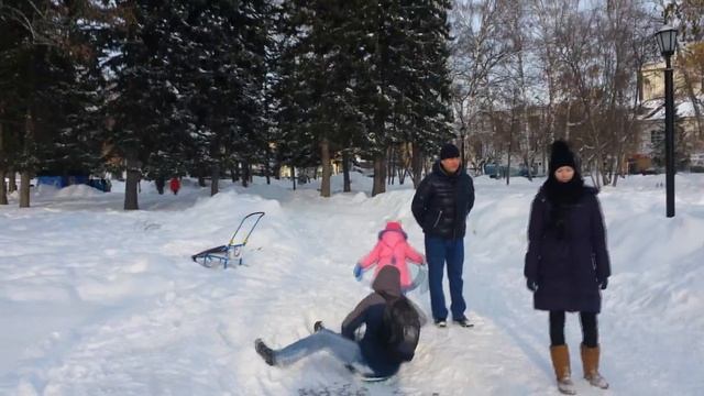 Зимние ЗАБАВЫ, катаемся с Горки, ***Прогулка, ГоРкА, Елка*** смотреть онлайн