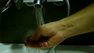 Слабый напор воды в кране что делать/Как прочистить смеситель