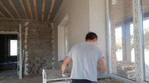 Как штукатурить стены сразу под покраску.