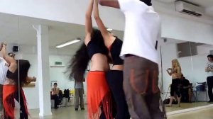 Танцы в троём.