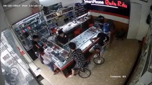 Батарейка взорвалась прям в магазине