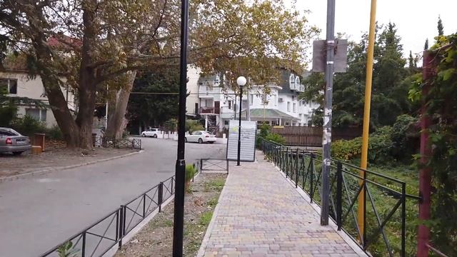 АЛУШТА. ВОТ это ДА! ИДУ на НАБЕРЕЖНУЮ. Улицы БАГЛИКОВА и КАРЛА МАРКСА. В ГОРАХ уже СНЕГ. КРЫМ 2021