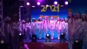 новогодние игрушки свечи и хлопушки!