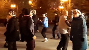 ДЕВОЧКА В СИНЕМ ПЛАТЬЕ