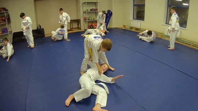 Подвороты на бросок через спину (1 группа) смотреть онлайн