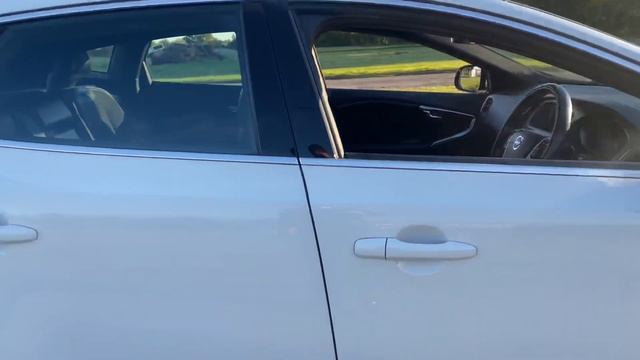 VOLVO V40 D2 R-DESIGN смотреть онлайн