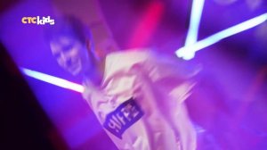 Танцуем шаффл вместе с Айдаром Тагировым | Шоу Насти и Вовы