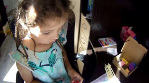 Светлояра Учится лепить из глины.