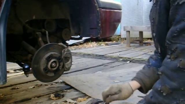 VW Vento Замена стойки и шаровой опоры.mp4 смотреть онлайн