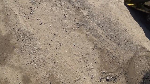 В глубинках еще используется такая  техника при ямочном ремонте дорог.  Какое может быть качество ?
