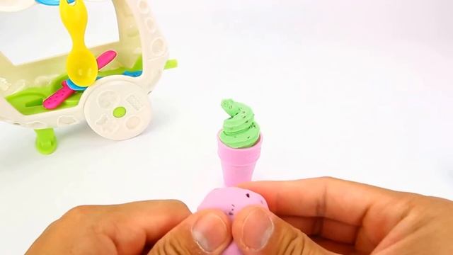 Обзор набора Play doh Ice Cream Sundae Cart (тележка с мороженным) смотреть онлайн