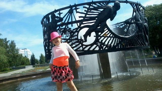 Прогулка по родному городу! смотреть онлайн