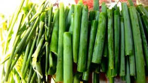 ЗАГОТОВКА ИЗ СТЕБЛЕЙ УКРОПА И СТРЕЛОК ЛУКА БАТУНА, ДЛЯ БУЛЬОНОВ. В ЗАПАЯНЫЕ ПАКЕТЫ ОДНОРАЗОВЫЕ.