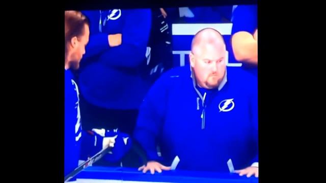 The bromance between Viktor Hedman and the equipment manager. смотреть онлайн