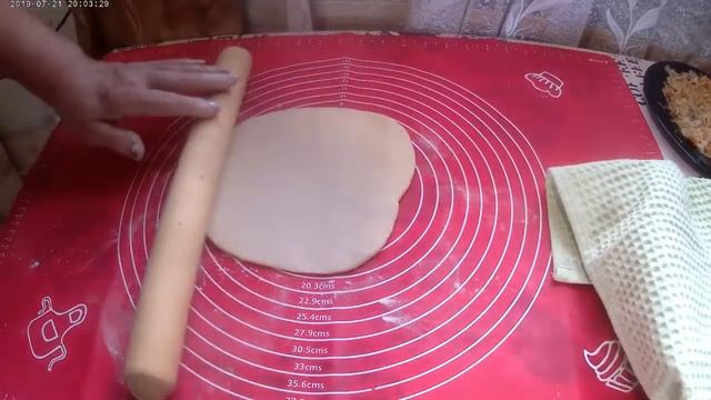 Постные   лепёшки  с квашеной капустой