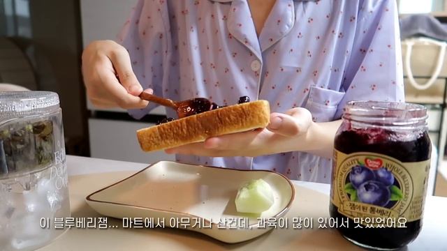 Sub) 손톱 뜯는 버릇 고치기 | 방 청소 | 7월 장마 | 언니랑 영화 смотреть онлайн