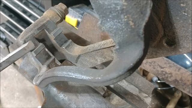 Replacing rear brakes on 2014 Kia Sorento смотреть онлайн
