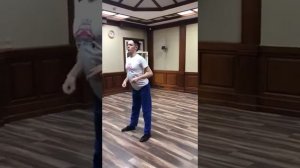 Женский стиль в бачате: восьмерка в бедрах, руки, украшения