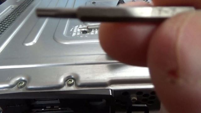 How to take apart a Xbox 360 and clean it смотреть онлайн