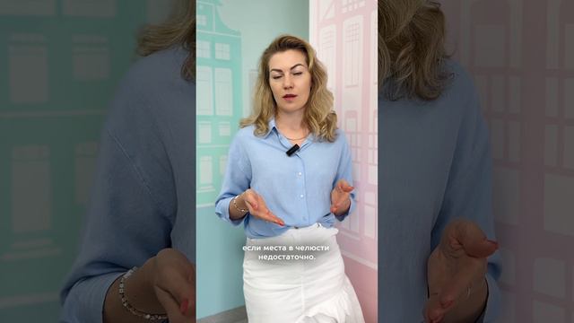 Коренные зубы уже начали прорезываться, а молочные еще не выпали.