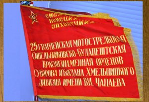 АНЕКДОТ про Чапаева и Петьку: ЗНАМЯ ПОЛКА