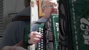 Как научится играть на гармошке.