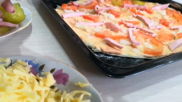 Домашняя пицца за 10 минут в духовке готовим вместе с мамой. смотреть онлайн