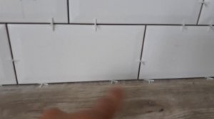 Фартук из плитки "Кабанчик" по уровню столешницы без установки плинтуса