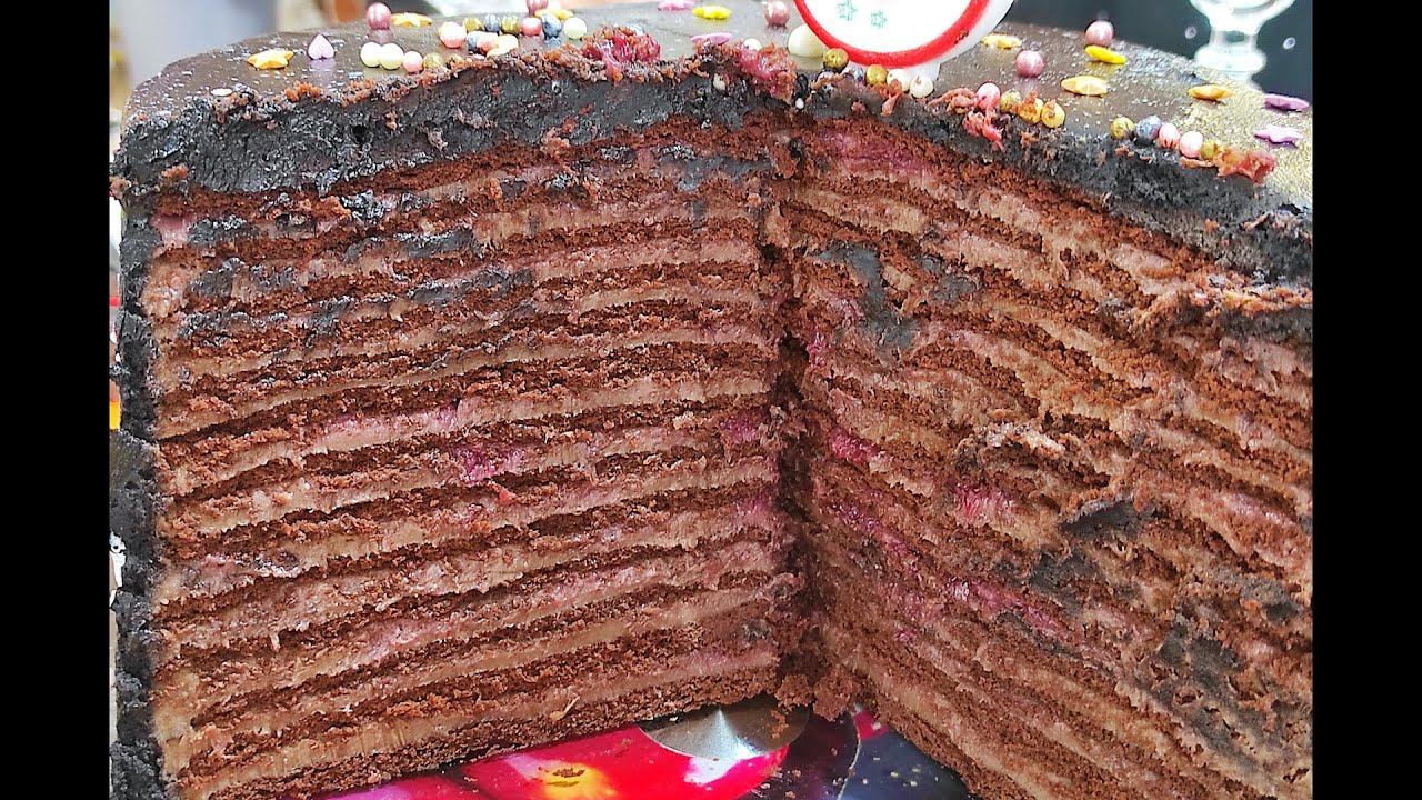 Шоколадный медовик с шоколадным кремом и вишневой ноткой