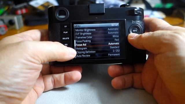 Leica M-P 240, close look and menu смотреть онлайн
