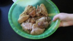 Куриные крылья в панировочных сухарях в духовке .Получаются сочными и нежными .