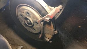 Замена пыльников переднего суппорта на VW Golf 3 2.0
