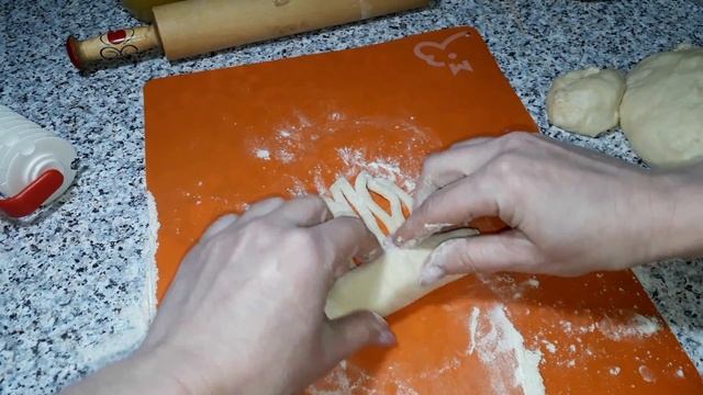 ВЫПЕЧКА НА СЫВОРОТКЕ, хрустящие рогалики с вареньем, получаются всегда.