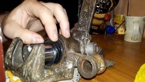 Натягивание пыльника на поршень. Мастер класс.