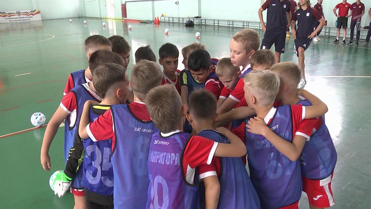 Более 2000 школ по всей России присоединились к масштабному проекту РФС "Футбол в школе"